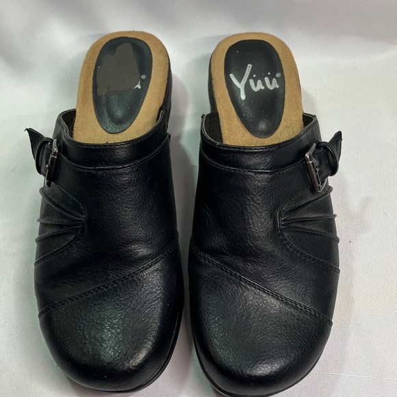 Yuu Women's Black Leather Mules with Buckle - Picture 2 of 7